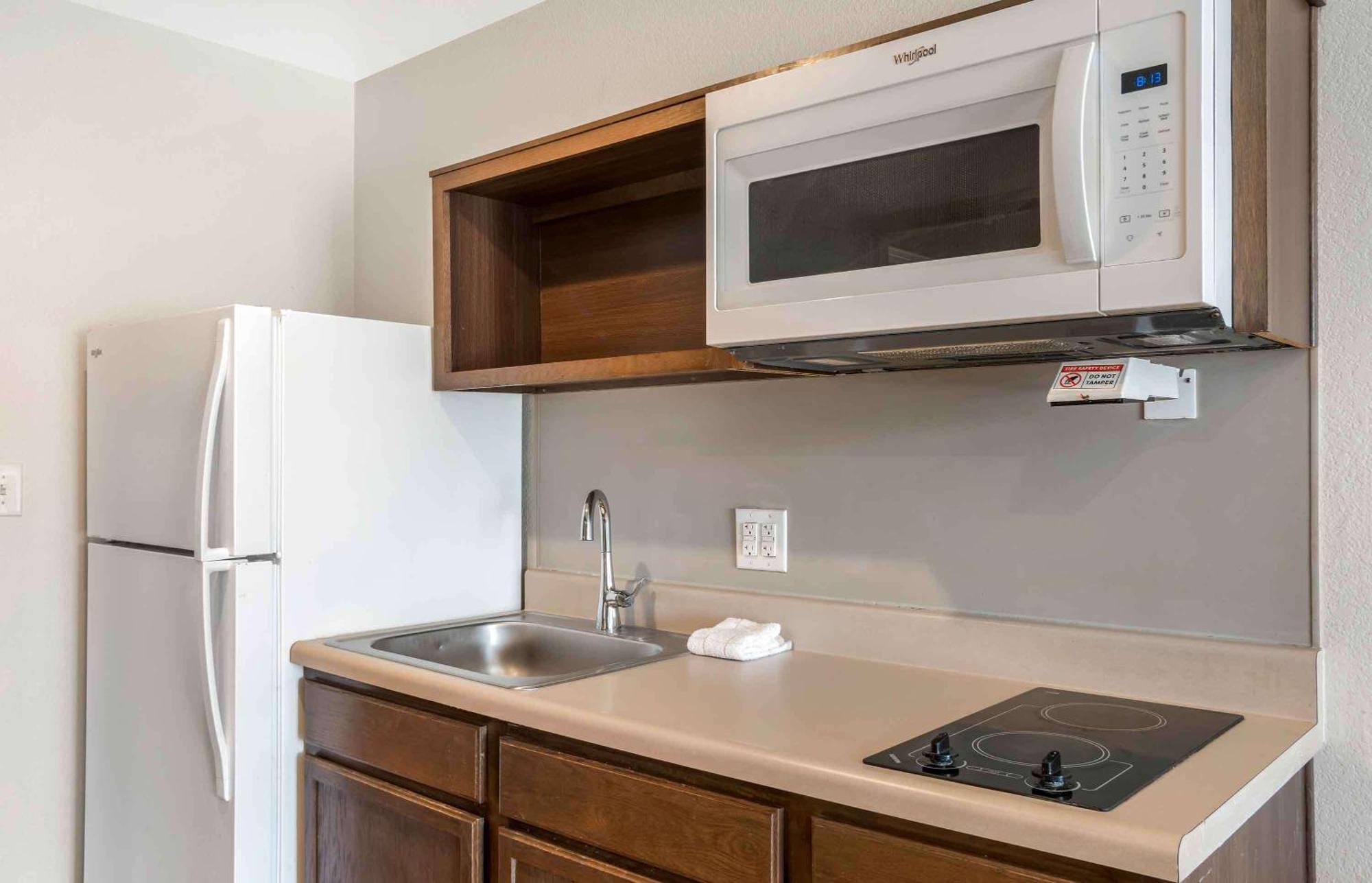 Extended Stay America Select Suites - Charlotte - Northlake Exterior photo